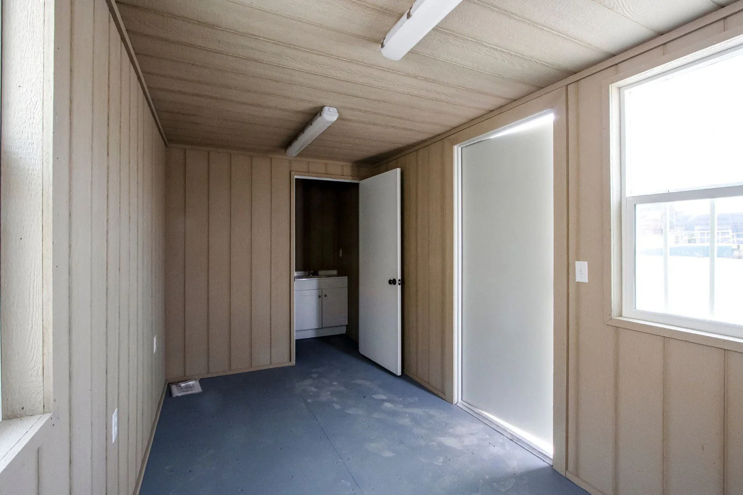 20ft Mobile Office Shipping Container with Bathroom (20STMOB) Container View 2