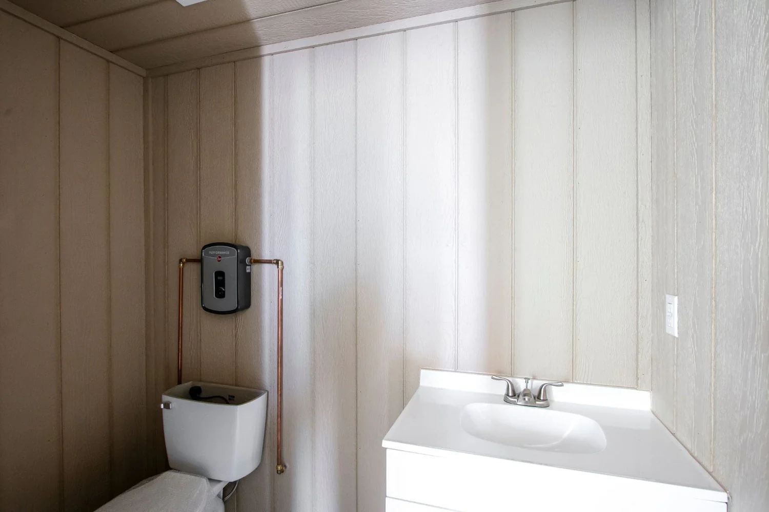 20ft Mobile Office Shipping Container with Bathroom (20STMOB) Container View 4